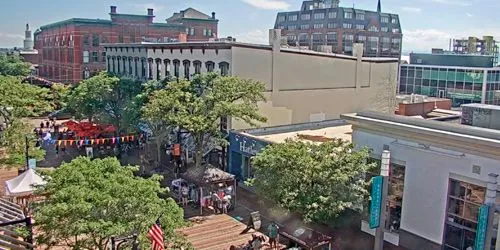 Restaurants and cafes in the city center webcam