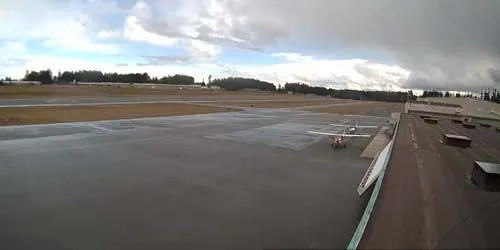 Pista en un aeropuerto regional webcam - Port Angeles