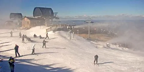 Top station of Beech Mountain Ski Resort webcam - Banner Elk