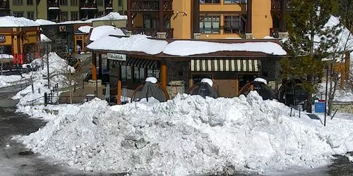 Ski Resort - The Village webcam - Mammoth Lakes