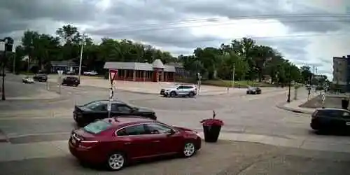 Washington Ave & Willow St W Roundabout Webcam