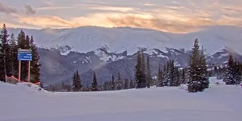 Parque de invierno - Vista a la montaña Cámara web